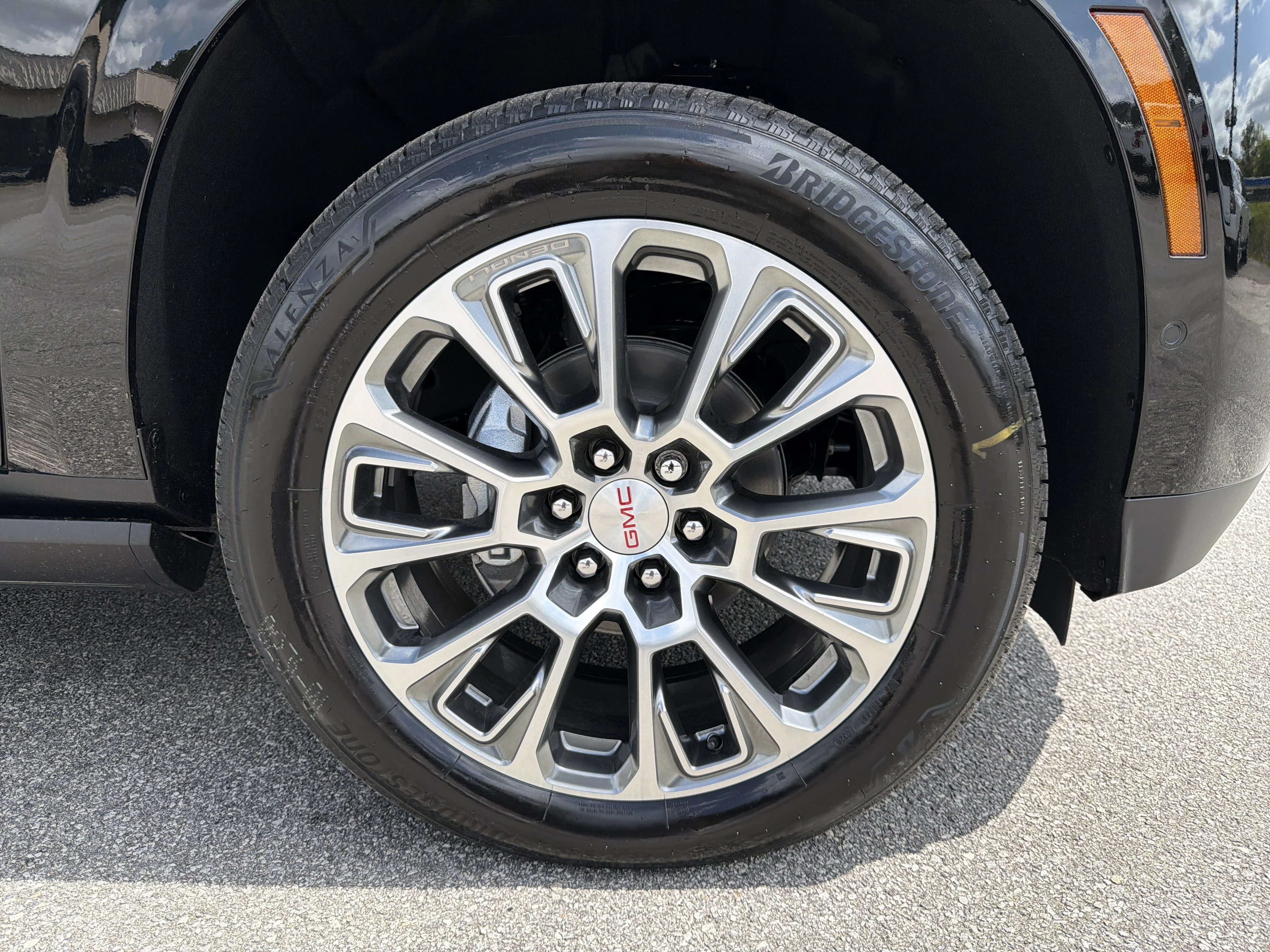 2026 GMC Yukon XL Denali - Photo 13