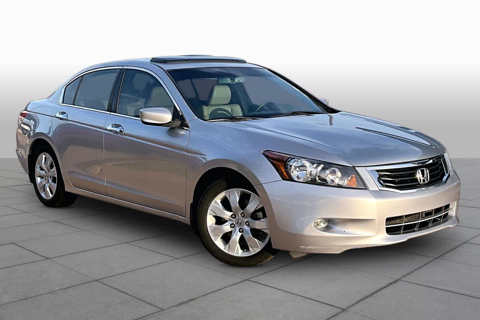 Used 2009 Alabaster Silver Metallic Honda EX-L image 2