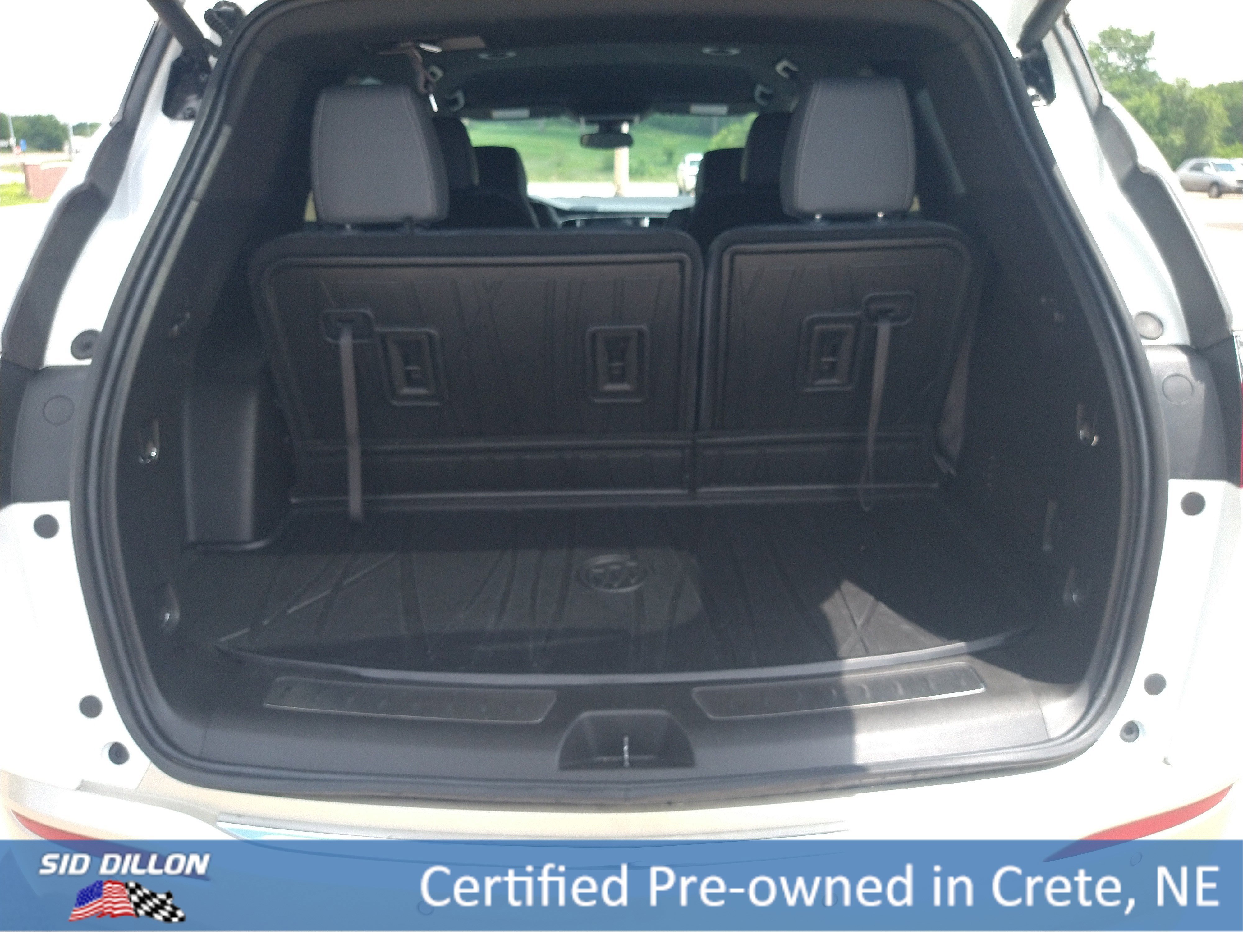 Used 2024 Summit White Buick Essence image 16