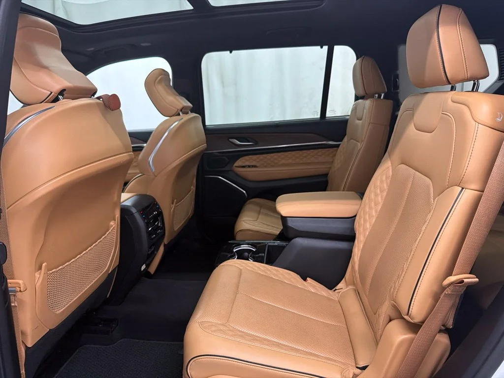 Used 2023 White Jeep Summit image 22