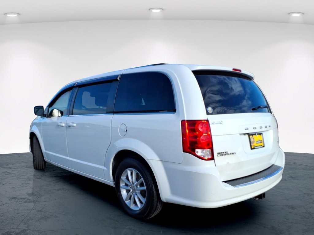 Used 2019 White Dodge SXT image 9