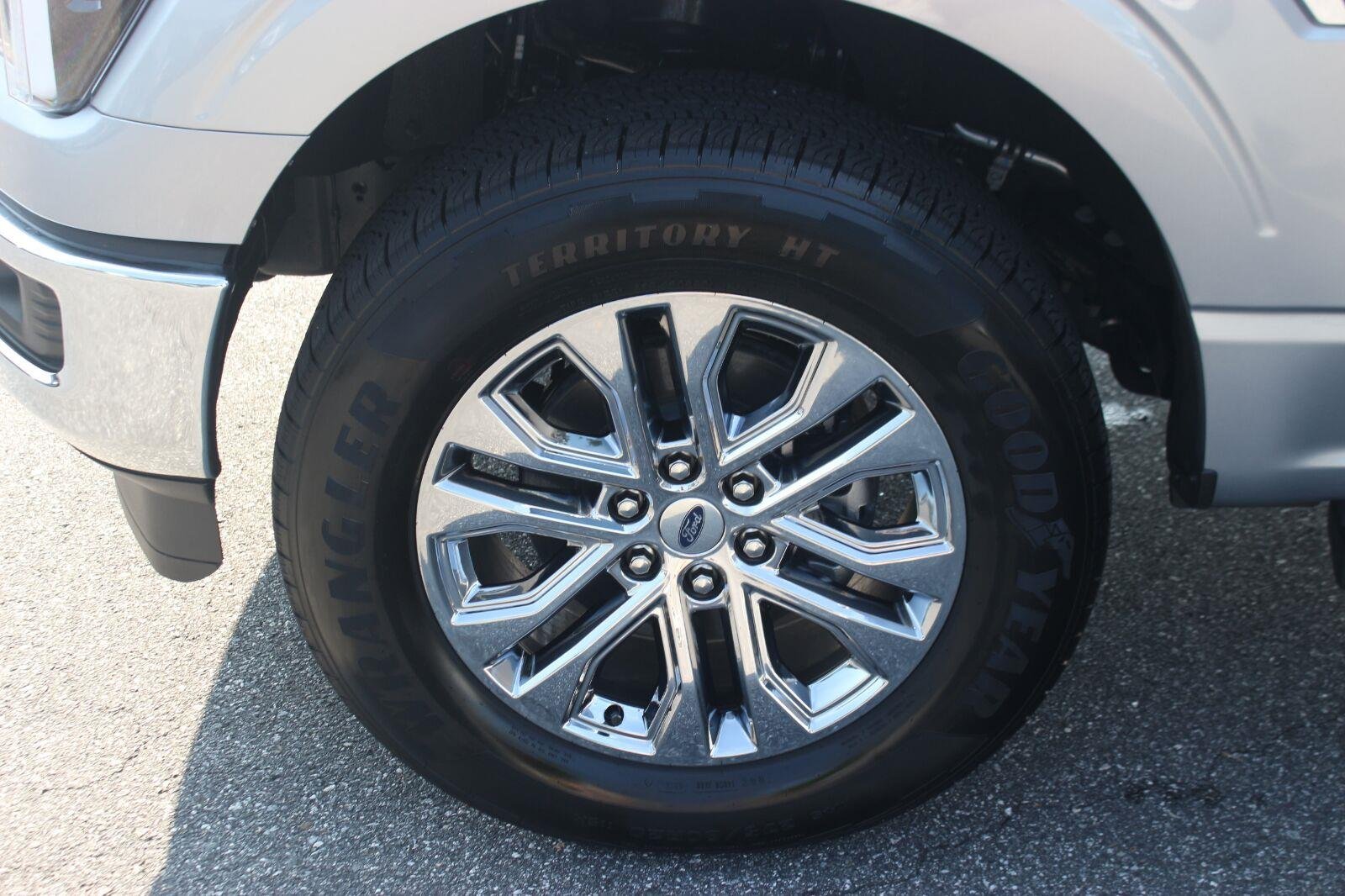 Used 2026 Silver Ford LARIAT image 39