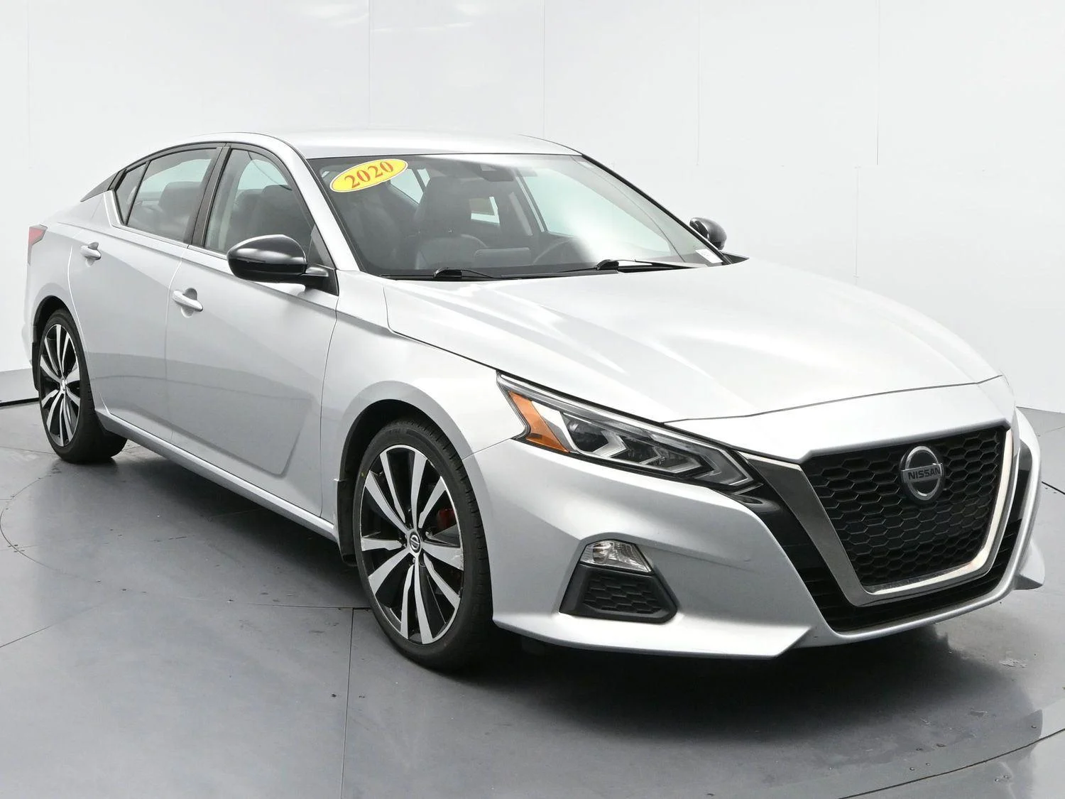 Used 2020 Brilliant Silver Metallic Nissan 2.5 SR image 2