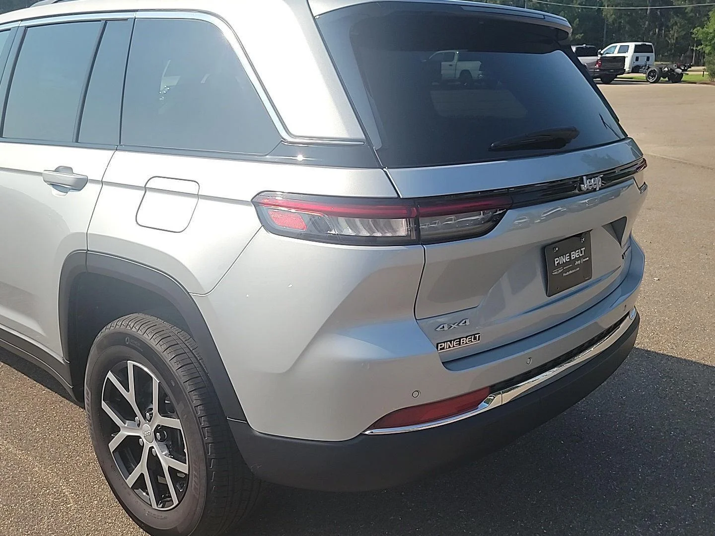 Used 2025 Silver Zynith Jeep Limited image 6