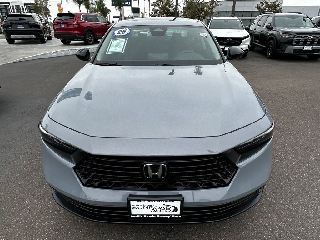 Used 2025 Gray Honda SE image 3