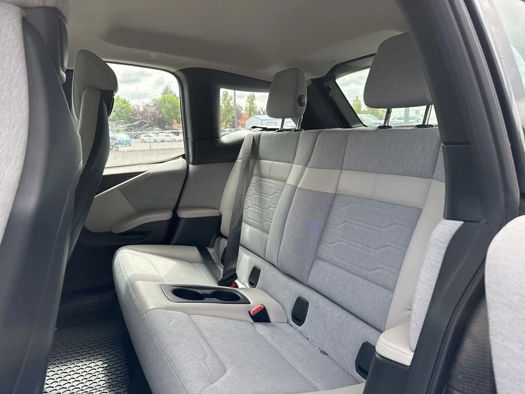 Used 2014 Capparis White w/BMW i Frozen Blue Accent BMW with Range Extender image 17