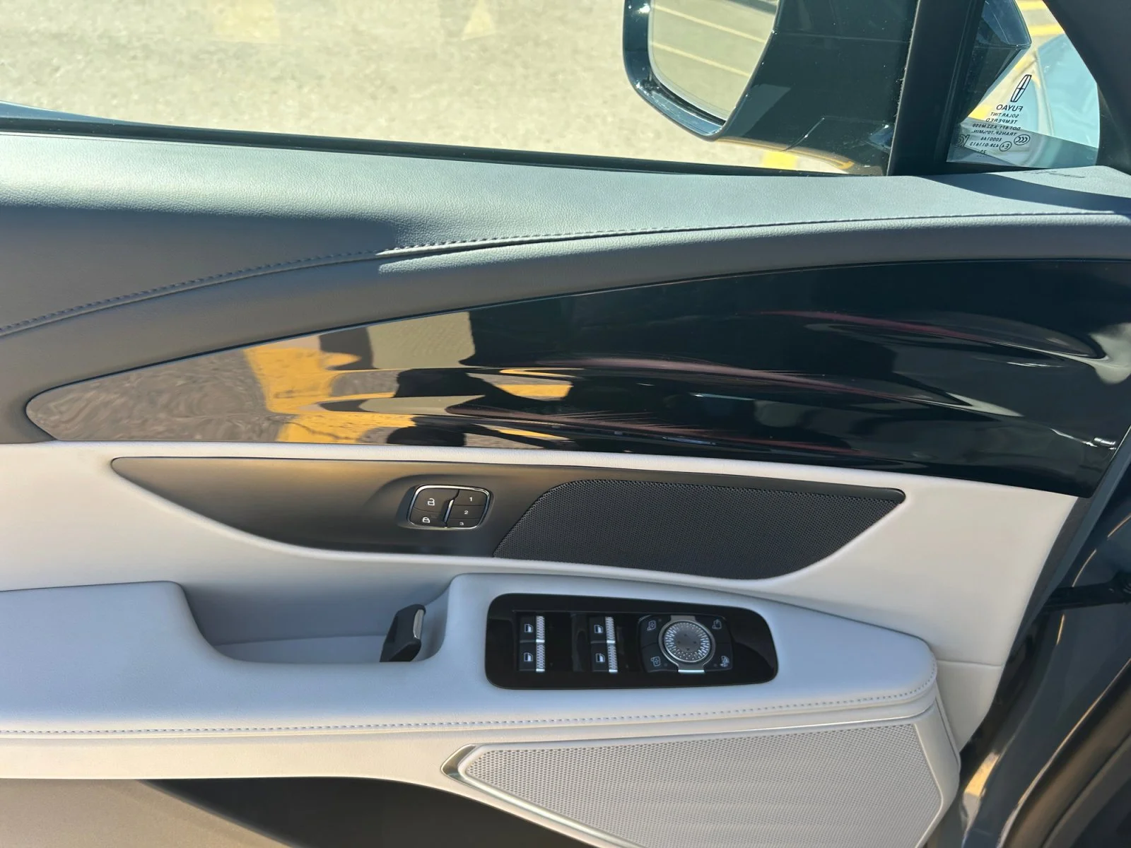New 2026 Whisper Blue Metallic Clearcoat Lincoln Premiere image 17