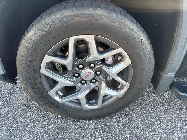 Used 2022 Black GMC SLT image 4