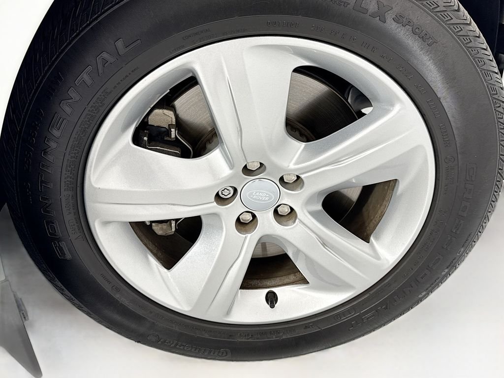 Certified Used 2026 Fuji White Land Rover S image 31