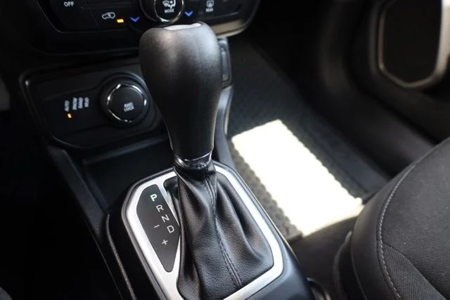 Used 2023 White Jeep Latitude image 15