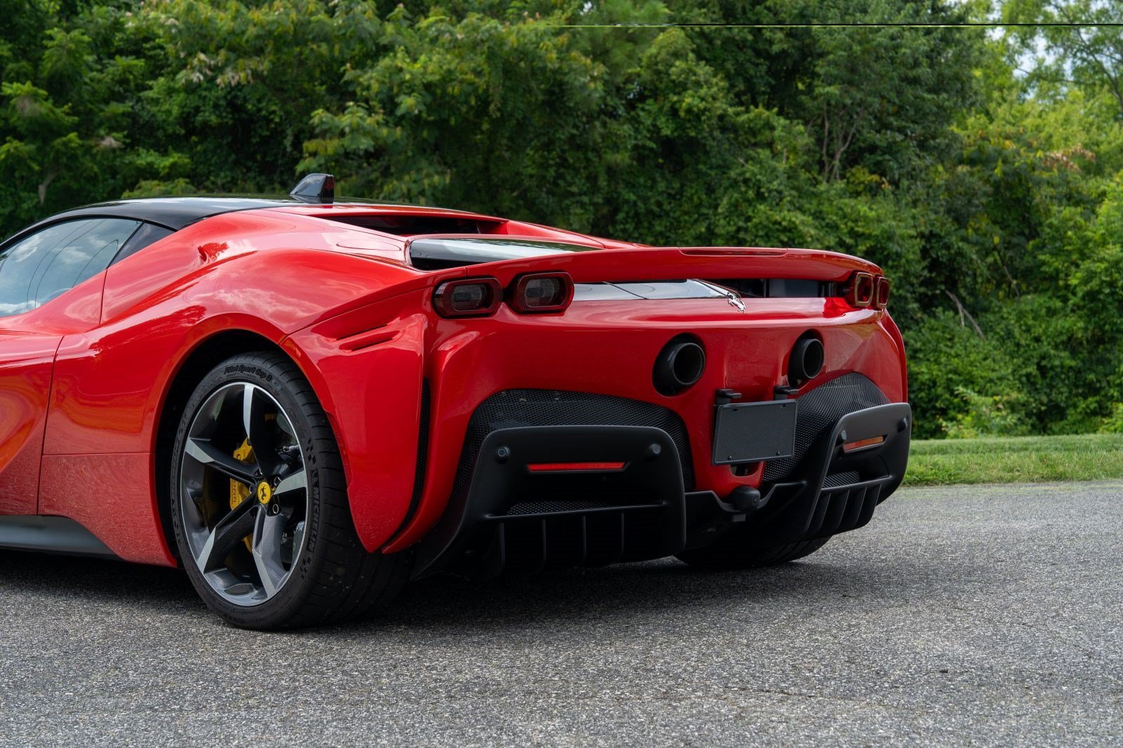 Used 2022  Ferrari  image 21