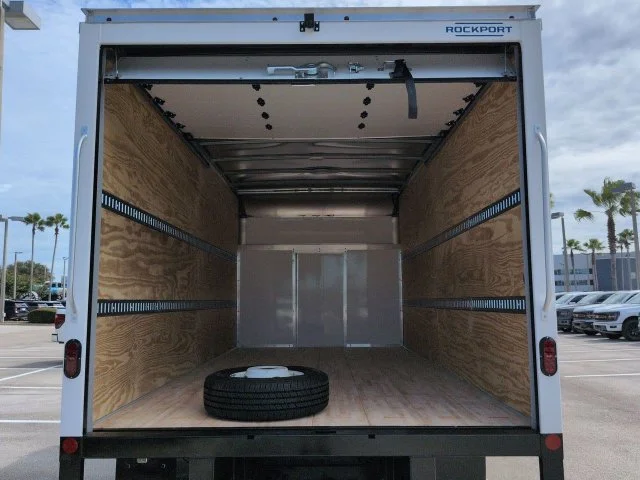 New 2027 Oxford White Ford E-450 DRW image 13