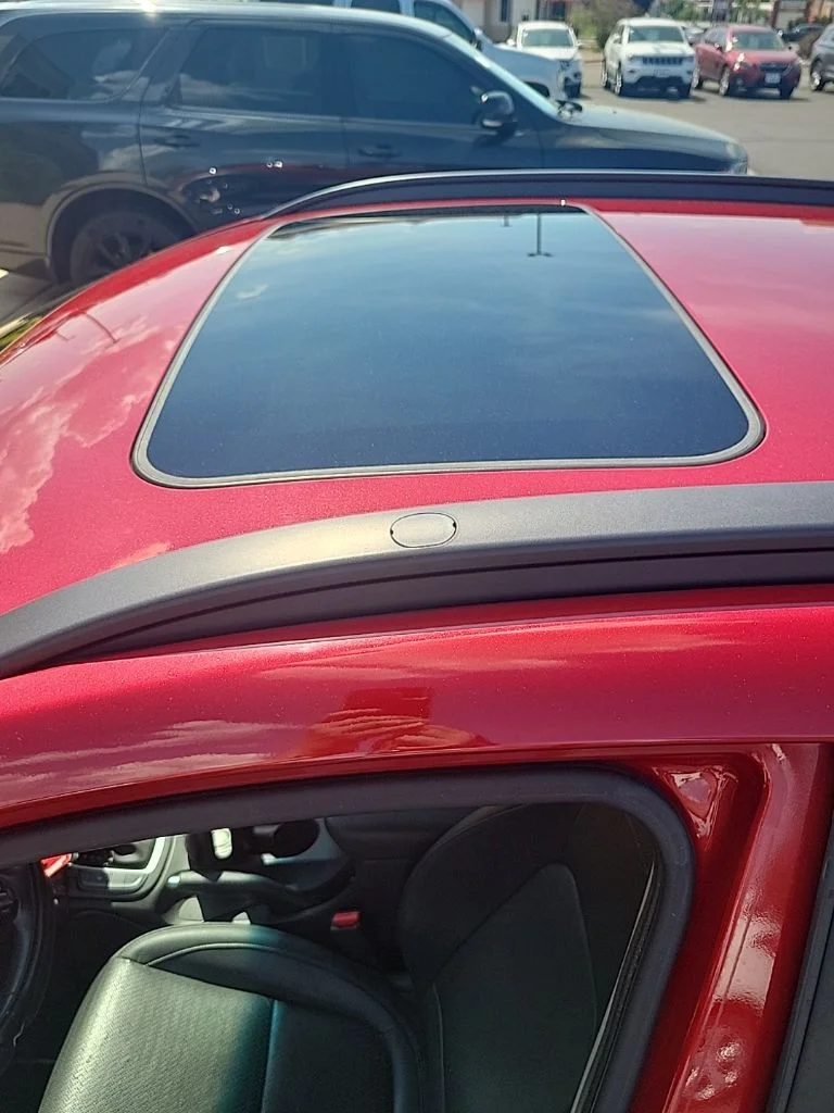 Used 2018 Pulse Red Hyundai Limited image 8
