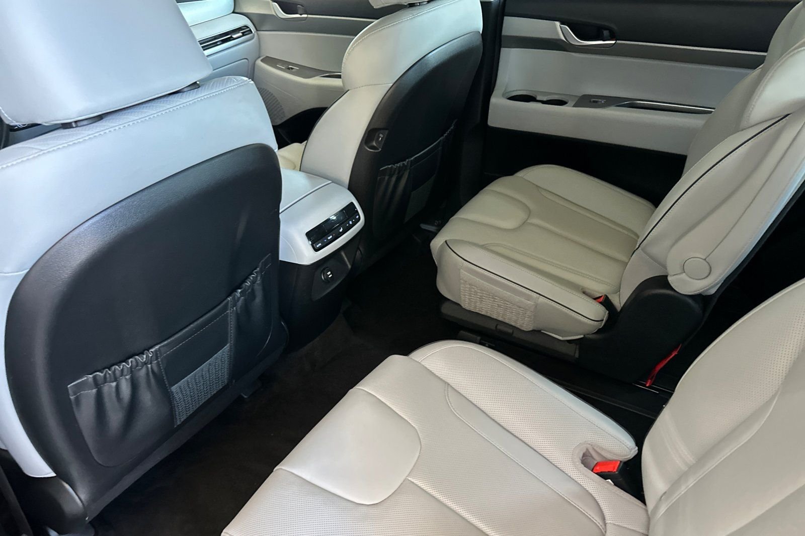 Used 2025 White Hyundai SEL image 13