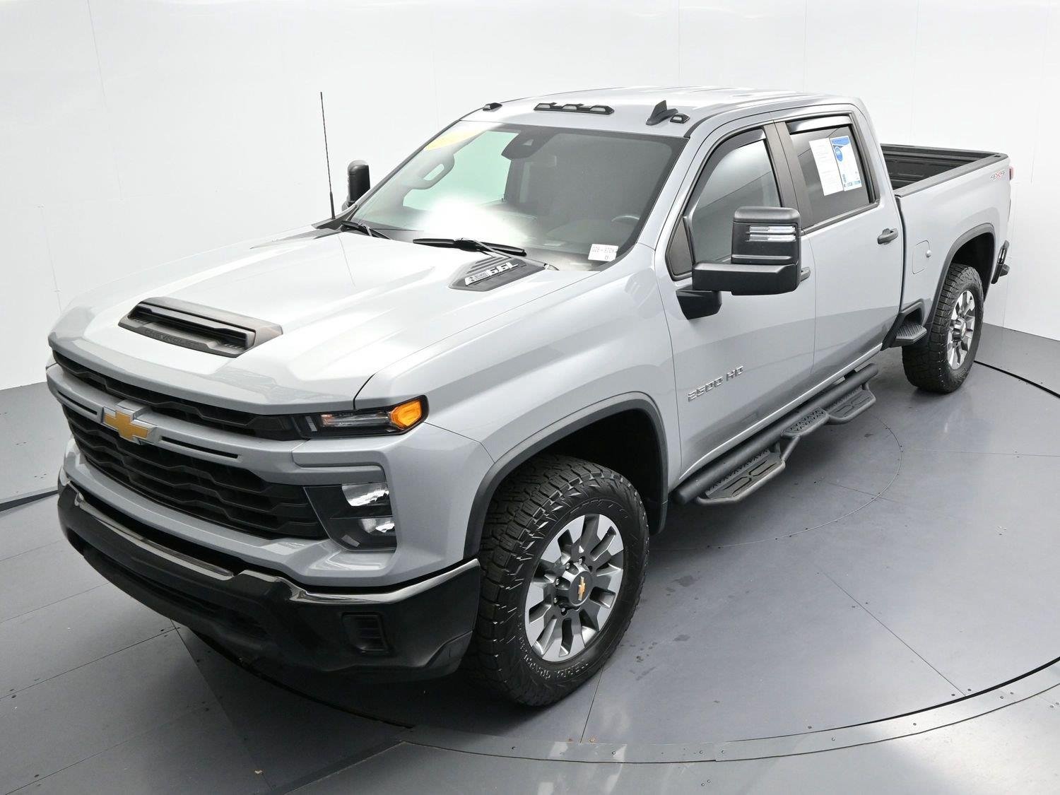 Used 2024 Slate Gray Metallic Chevrolet Custom image 38