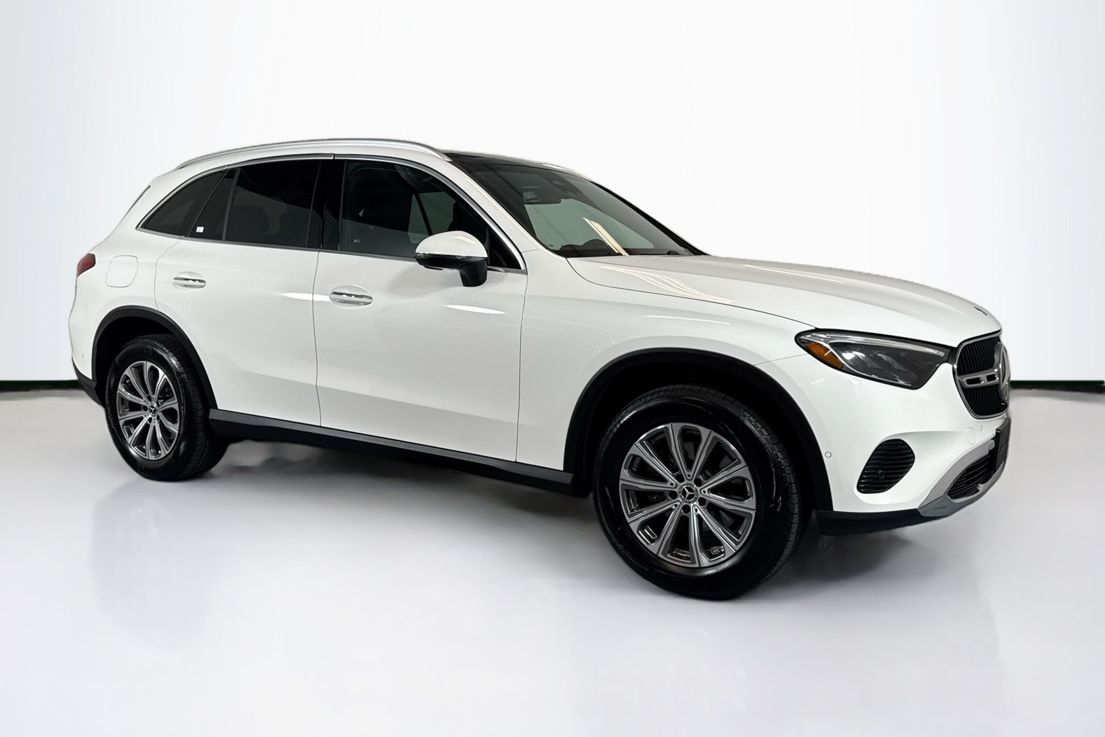 Certified Used 2026 Polar White Mercedes-Benz GLC 300 image 3