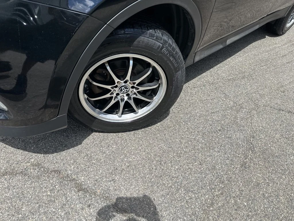 Used 2015 Black Toyota XLE image 2