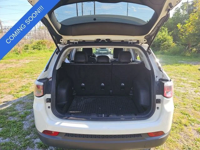 Used 2017 White Jeep Latitude image 5