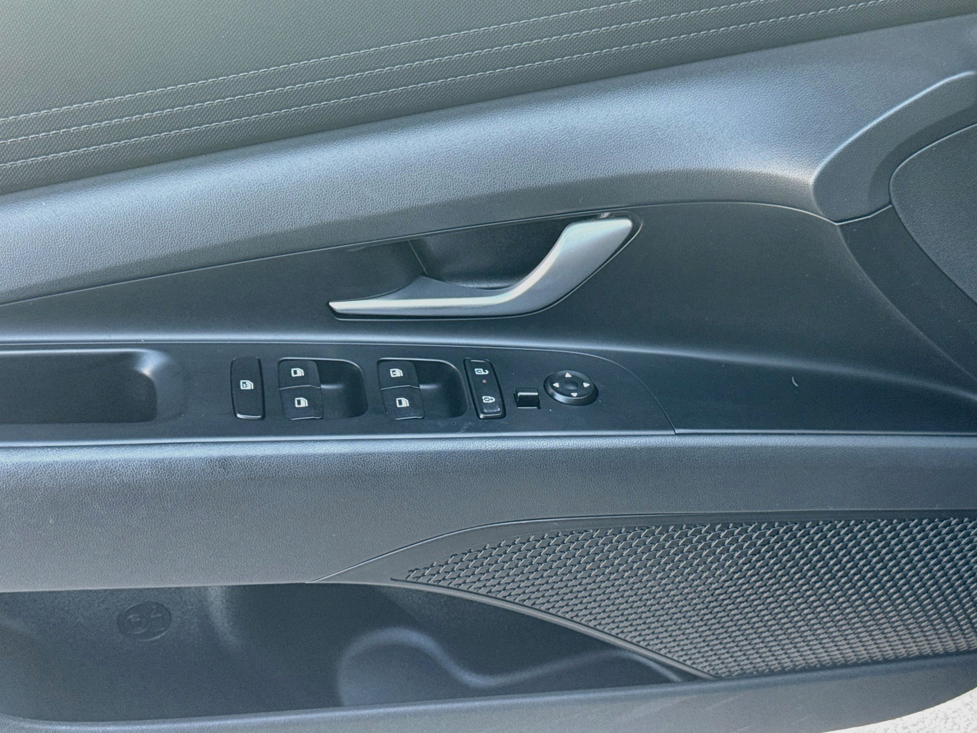 Used 2025 Abyss Black Hyundai SE image 14