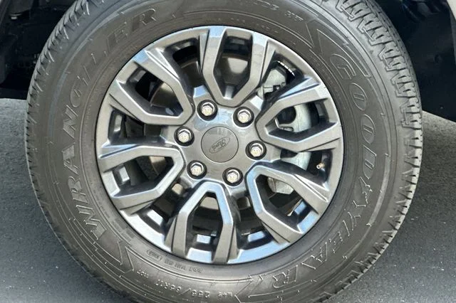 Used 2020 Silver Ford XLT image 22