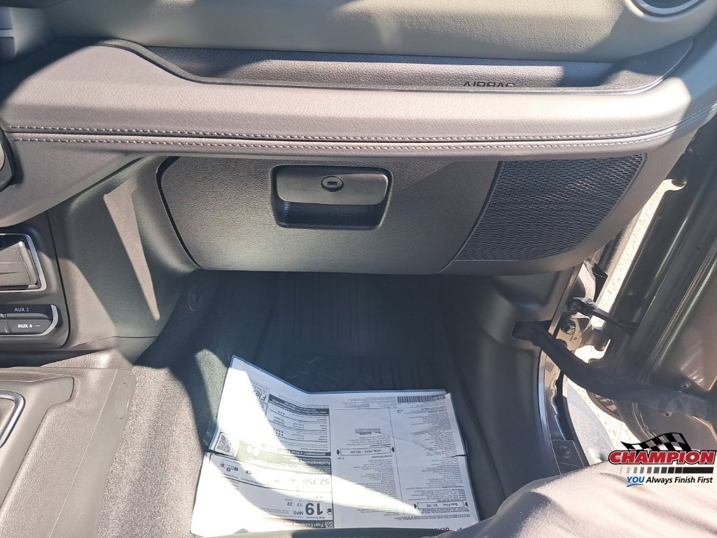 Used 2025 Gray Jeep Mojave image 22