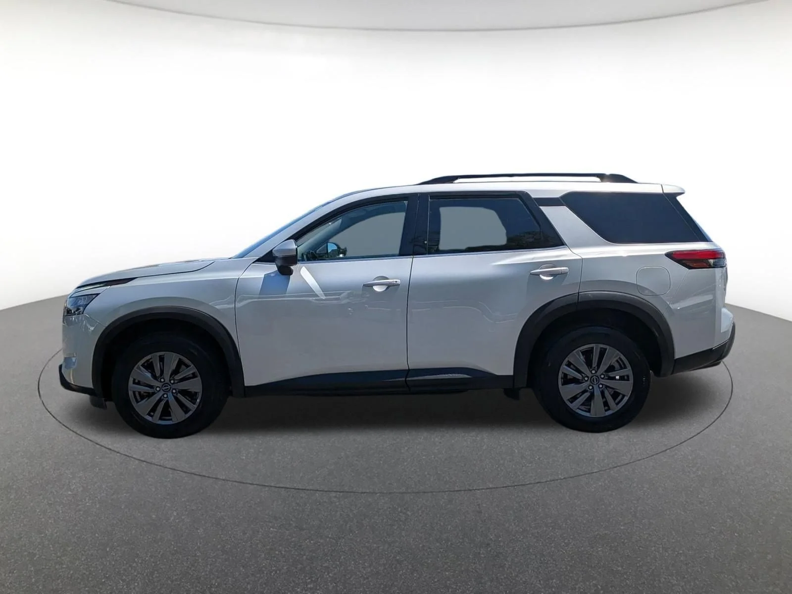 2025 Nissan Pathfinder SV - Photo 8