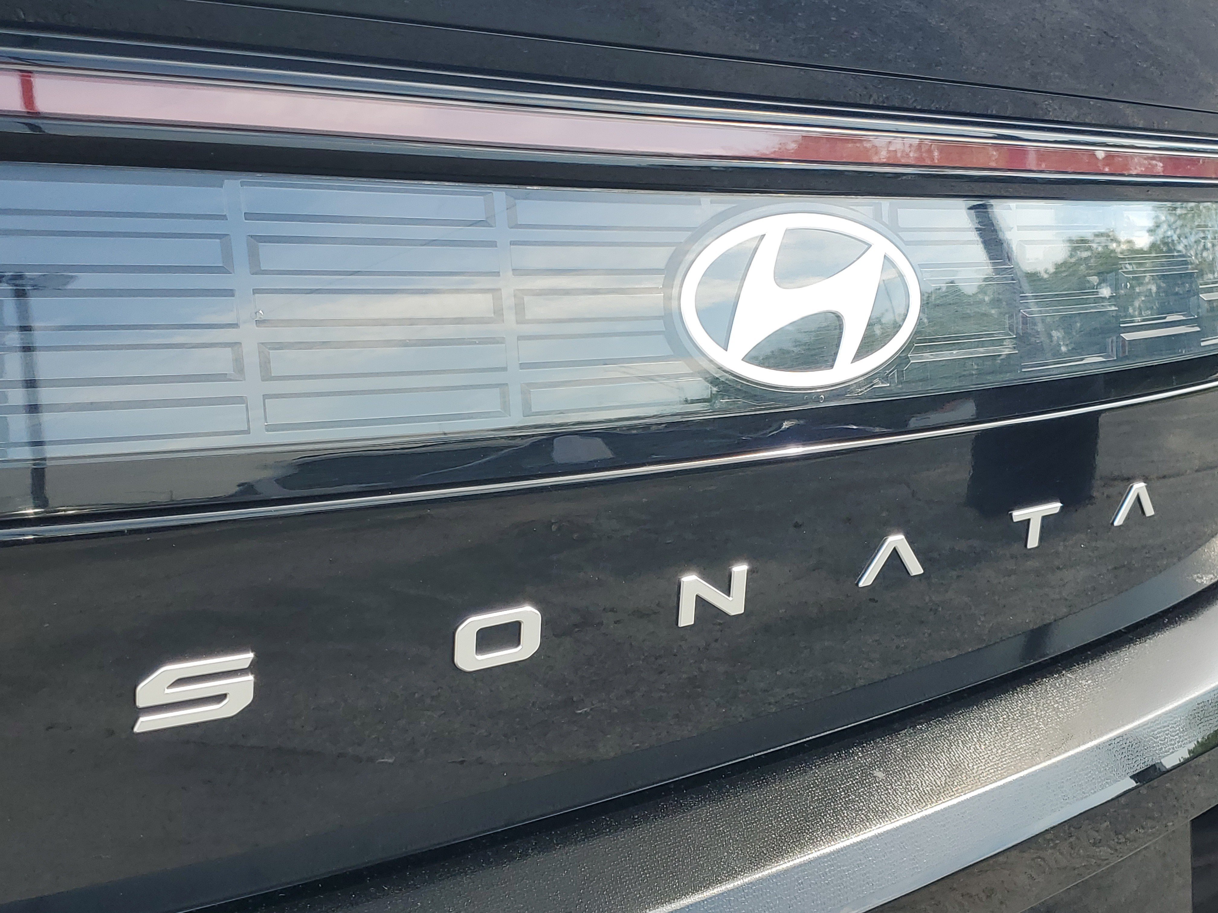 Used 2025 Abyss Black Hyundai SEL image 7