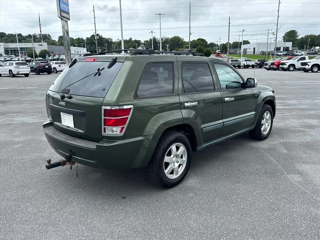 Used 2009 Green Metallic Jeep Laredo image 5