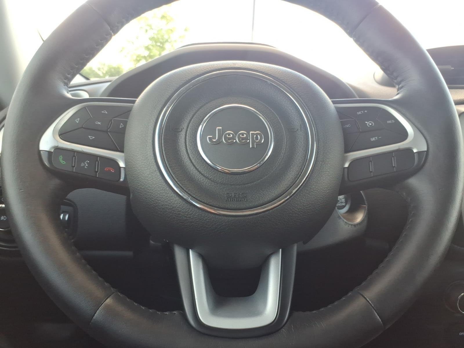 Used 2019 Glacier Metallic Clearcoat Jeep Latitude image 25