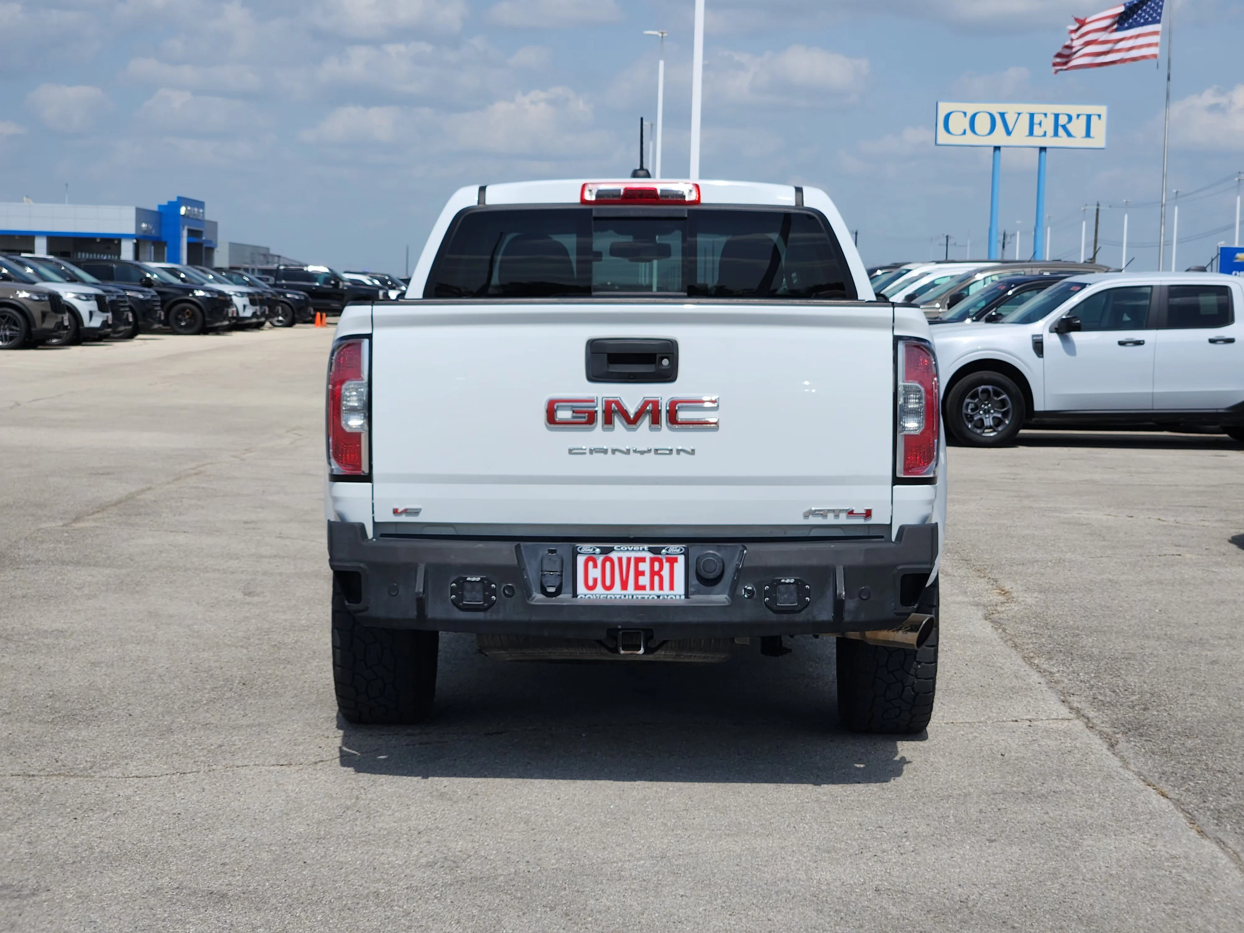 Used 2022 Summit White GMC AT4 w/Leather image 6
