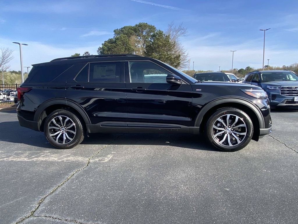 New 2026 Agate Black Metallic Ford ST-Line image 2