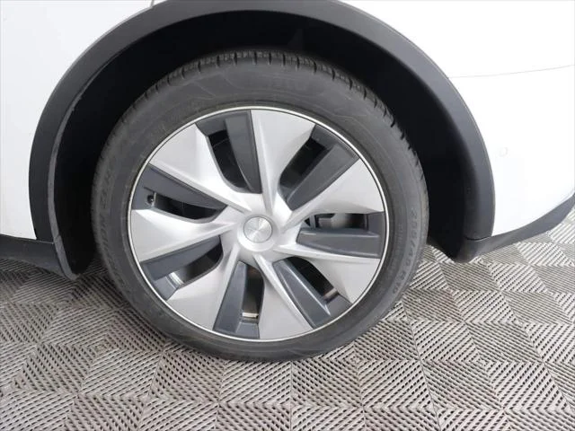 2021 Tesla Model Y Long Range - Photo 16