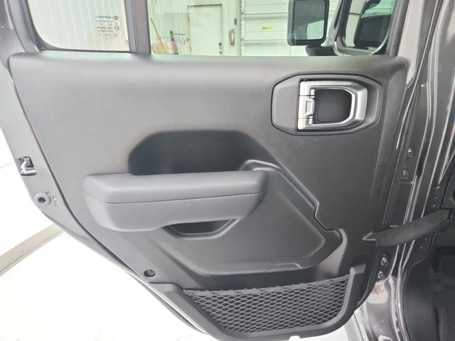 New 2026 Granite Crystal Metallic Clearcoat Jeep Rubicon image 33