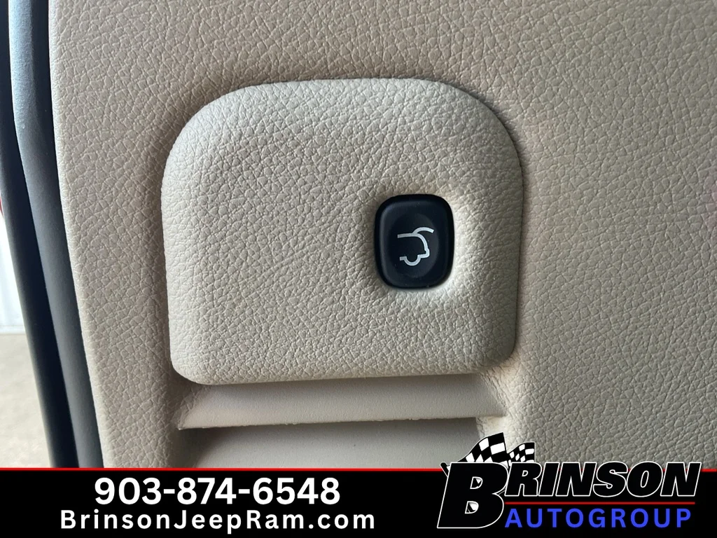 Used 2022 Bright White Clearcoat Jeep Limited image 12