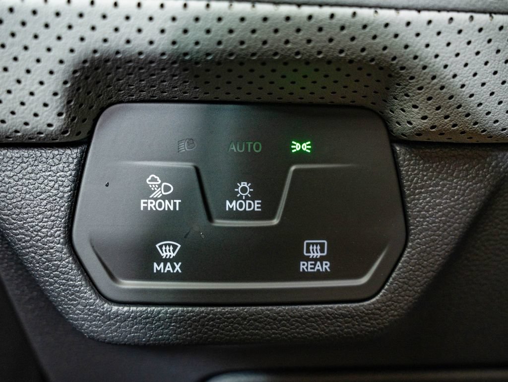 Used 2025 Pure White Volkswagen 2.0T Peak Edition image 28