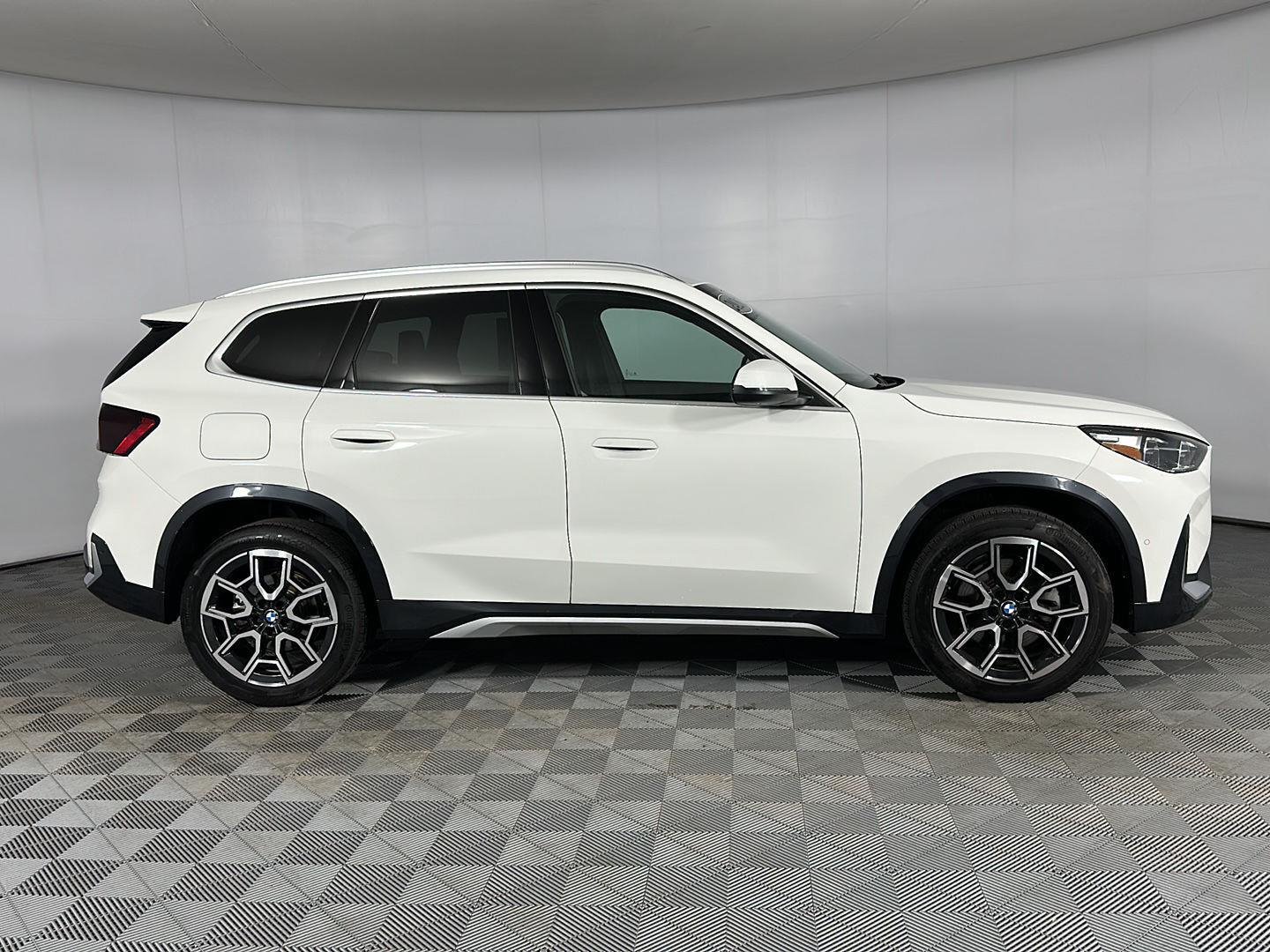 New 2026 Alpine White BMW xDrive28i image 27