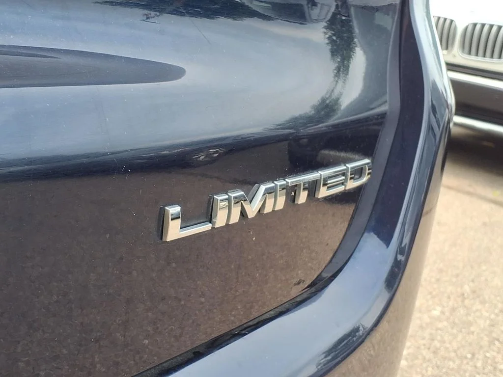 Used 2018 Blue Jeep Limited image 8