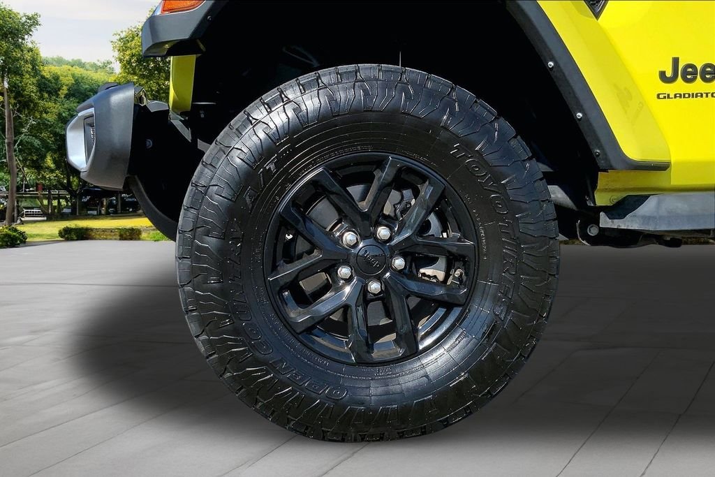 Used 2023 Yellow Jeep Sport S image 33