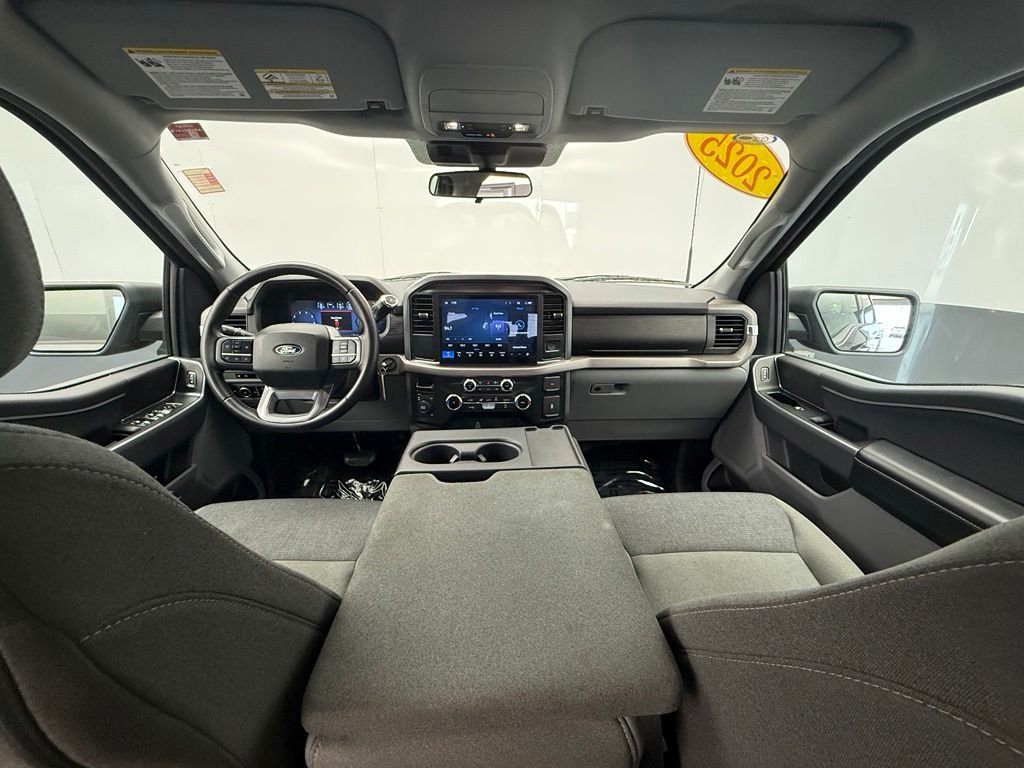 Used 2025 Black Ford XLT image 4