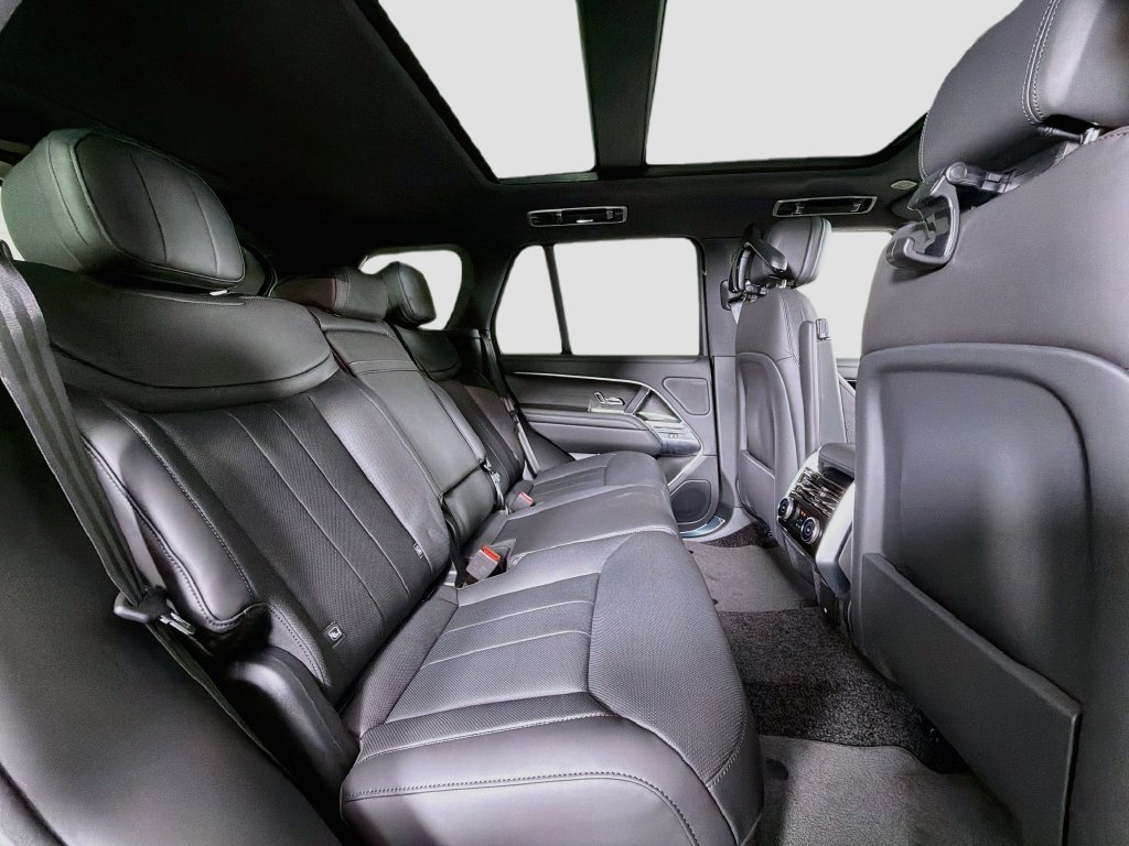 New 2027 Santorini Black Land Rover SE image 29