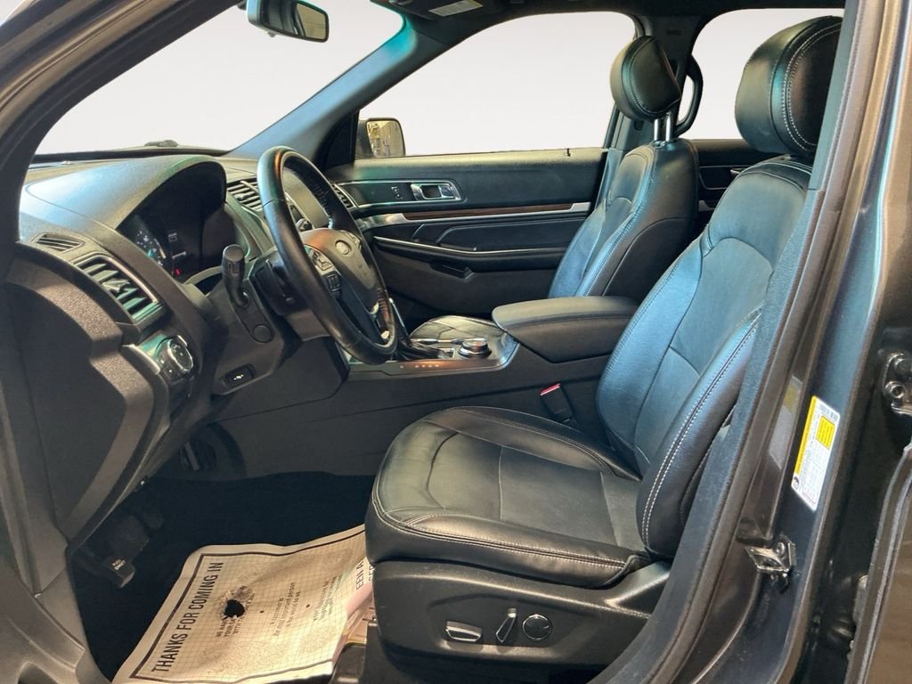 Used 2017 Gray Ford Limited image 9