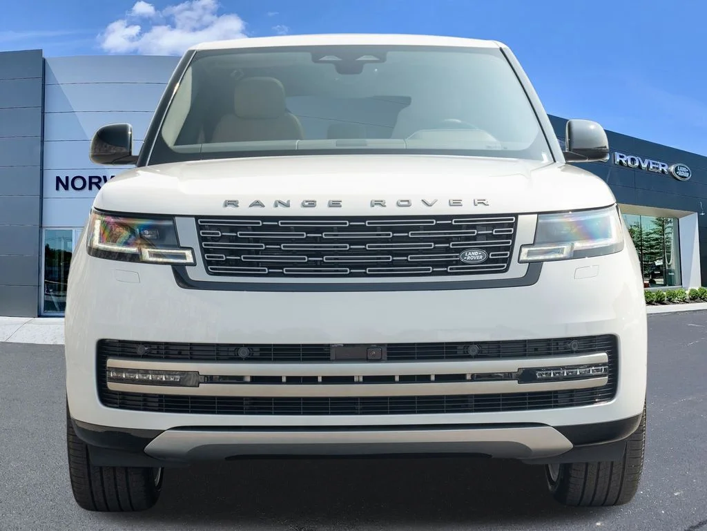 New 2026 White Land Rover SE image 2