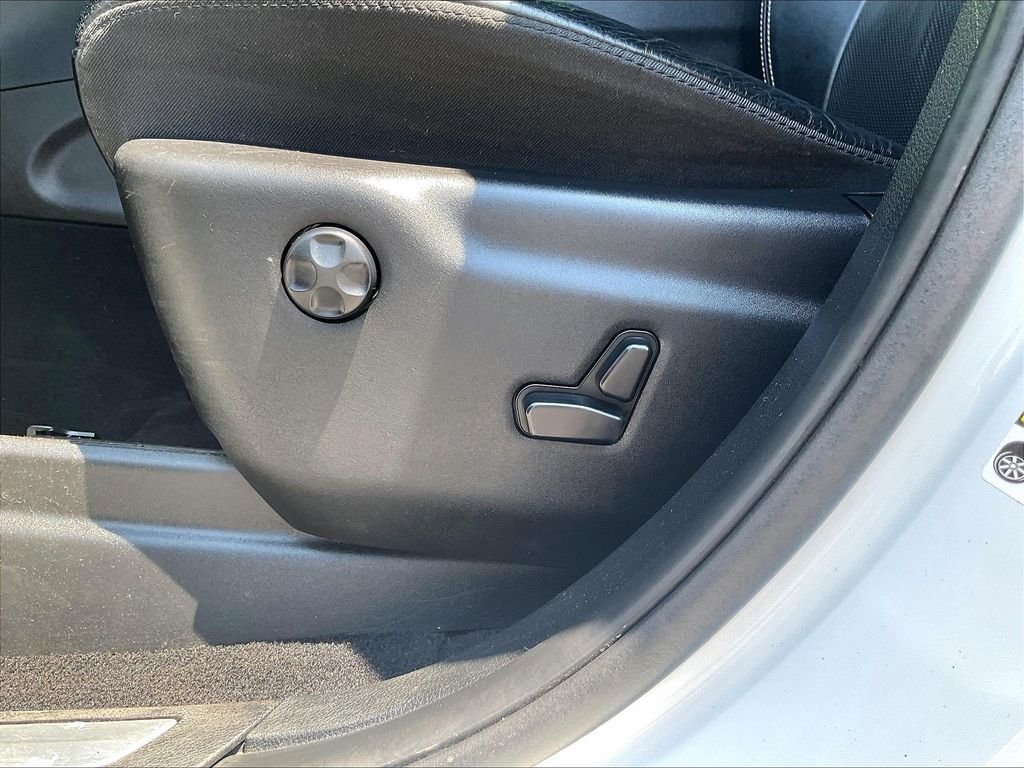 Used 2021 White Jeep Limited image 27