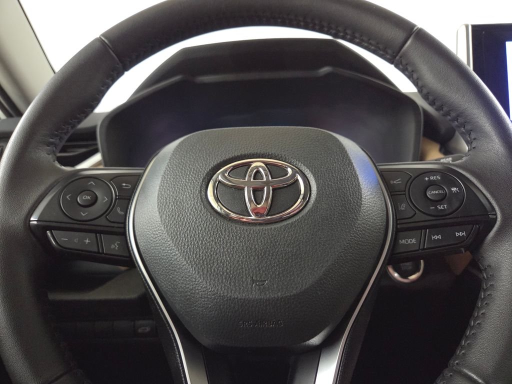Used 2025 Beige Toyota XLE Premium image 23