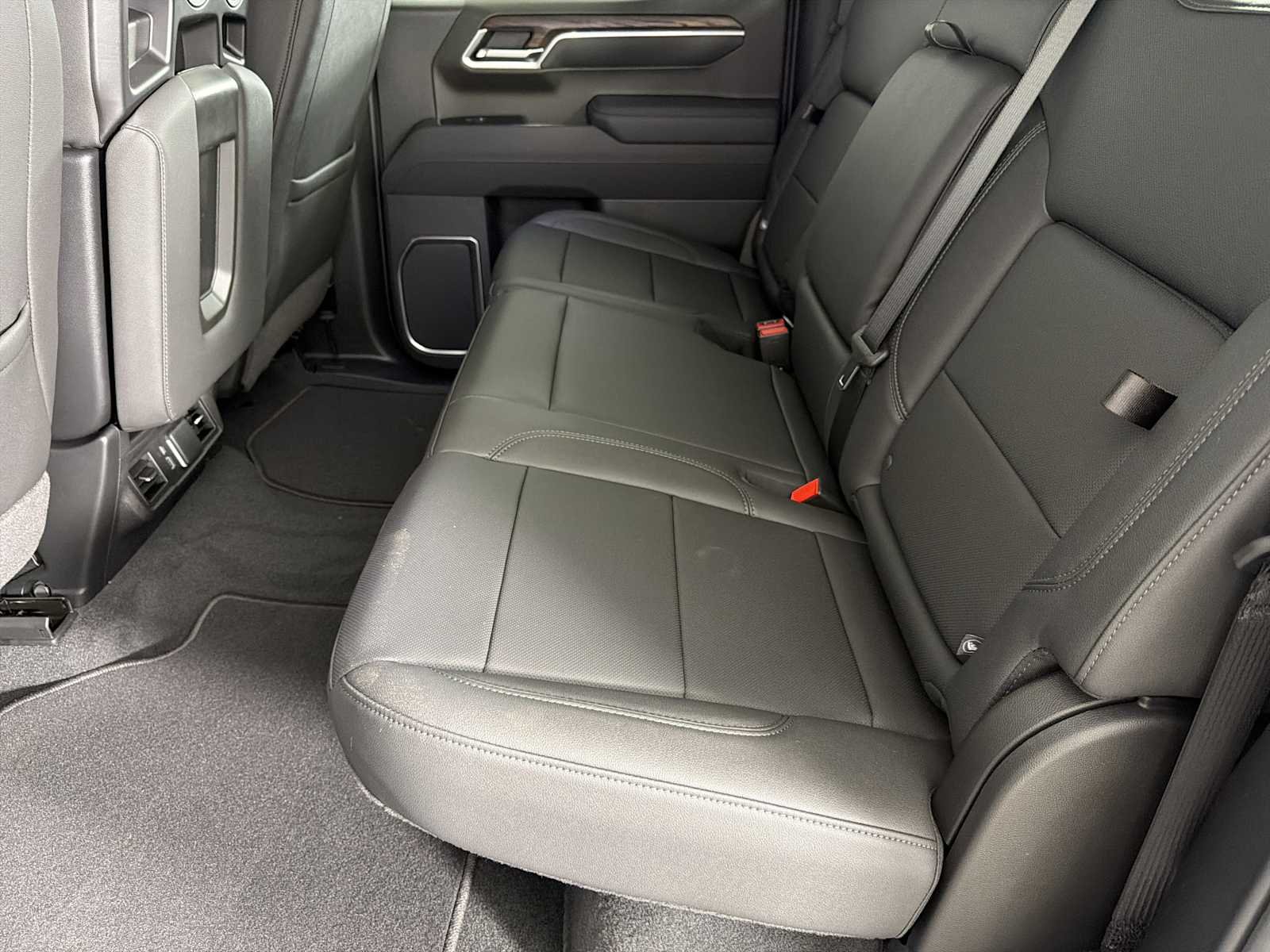 2026 GMC Sierra 1500 SLT - Photo 18