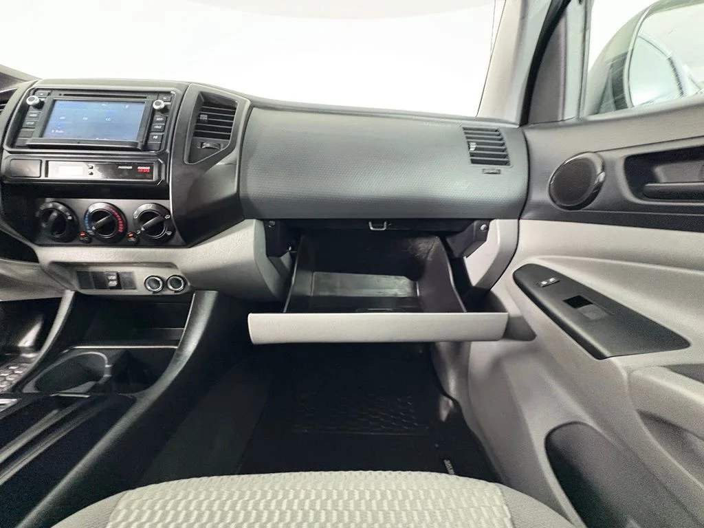 Used 2014 White Toyota Base image 28