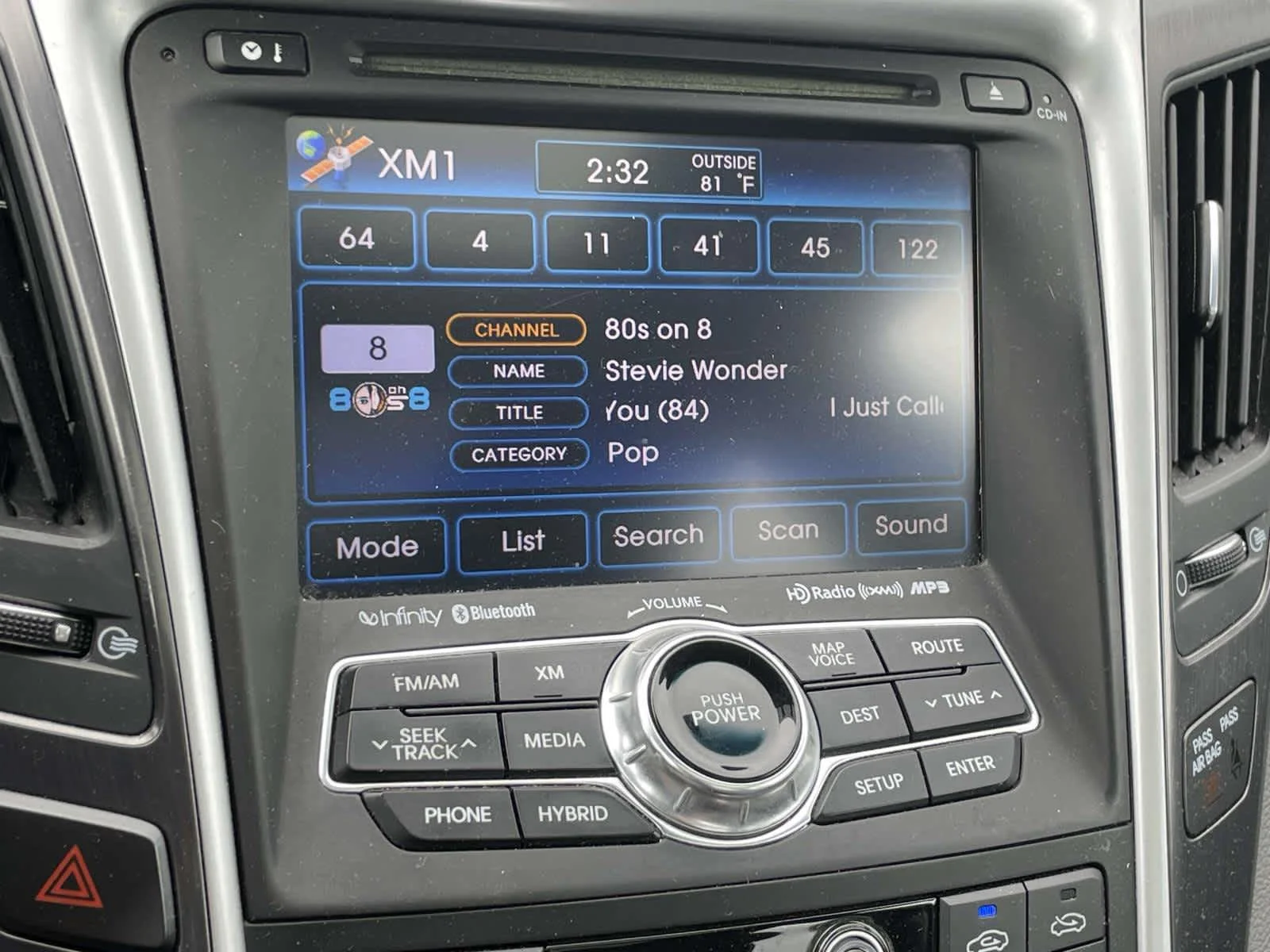 Used 2011 Porcelain White Pearl Hyundai Hybrid image 23