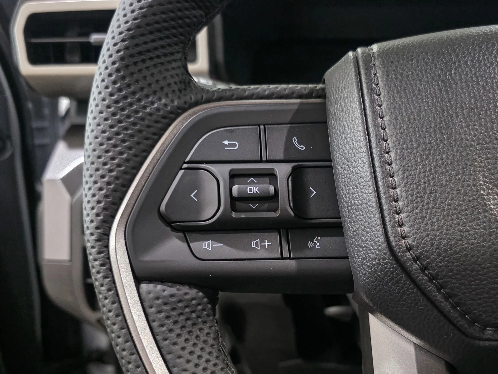 2026 Toyota Tacoma SR5 - Photo 32