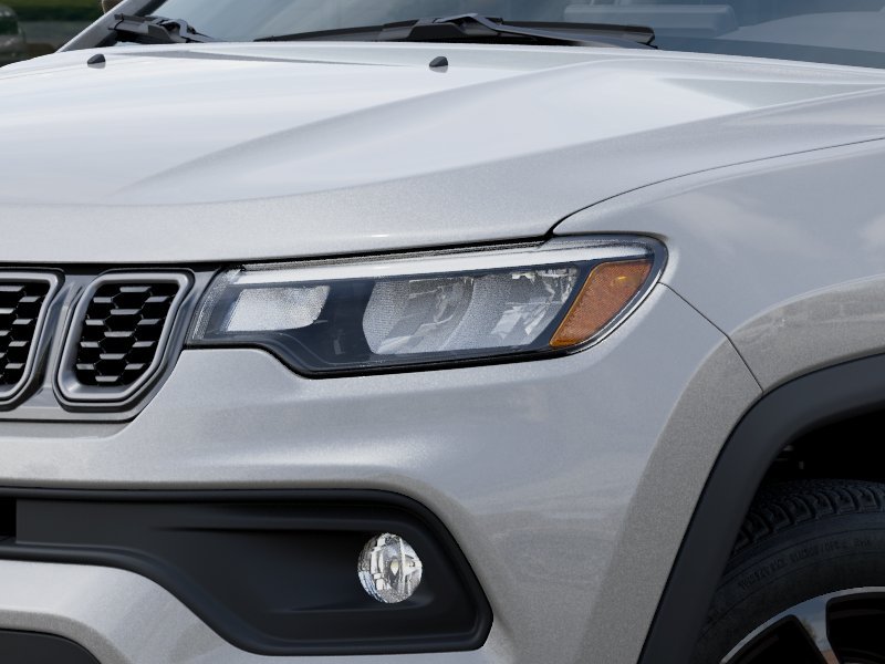 New 2026 Silver Zynith Metallic Clear-Coat Exterior Paint Jeep Latitude image 36
