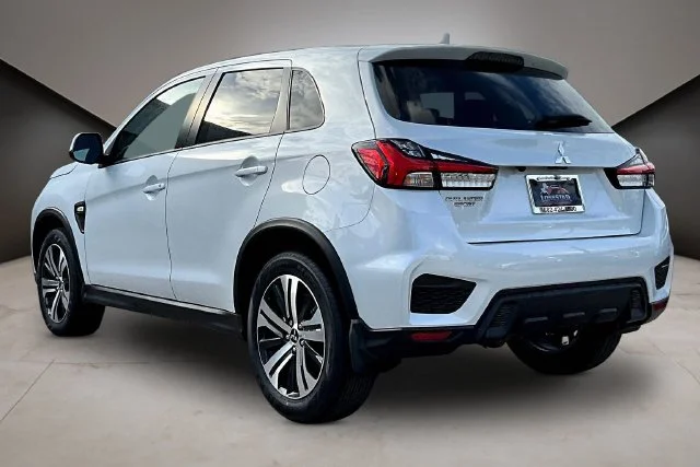 New 2027 White Mitsubishi 2.0 ES 2WD image 3